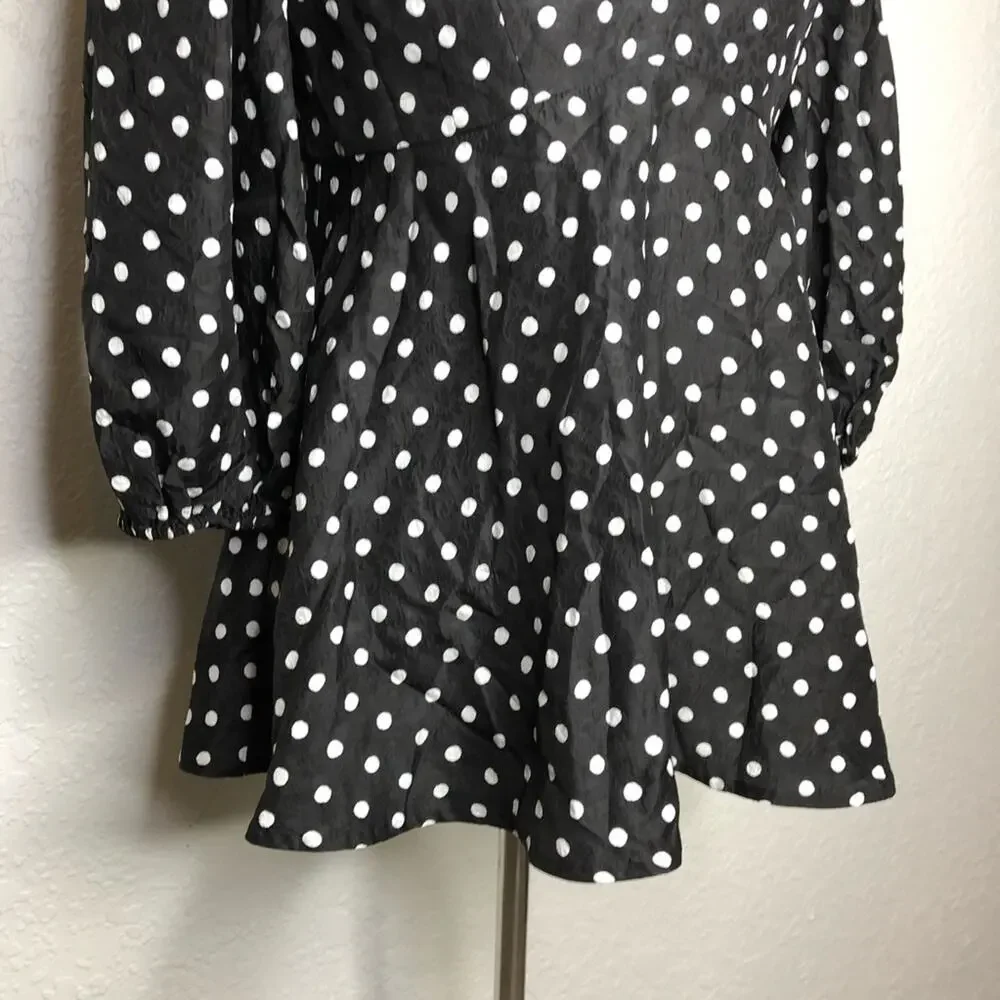 Kate Spade black white polka dot silk blend v neck top size 8